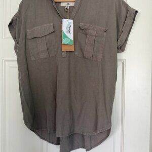Thread & Supply Women's blouse  top - Small  (NWT)